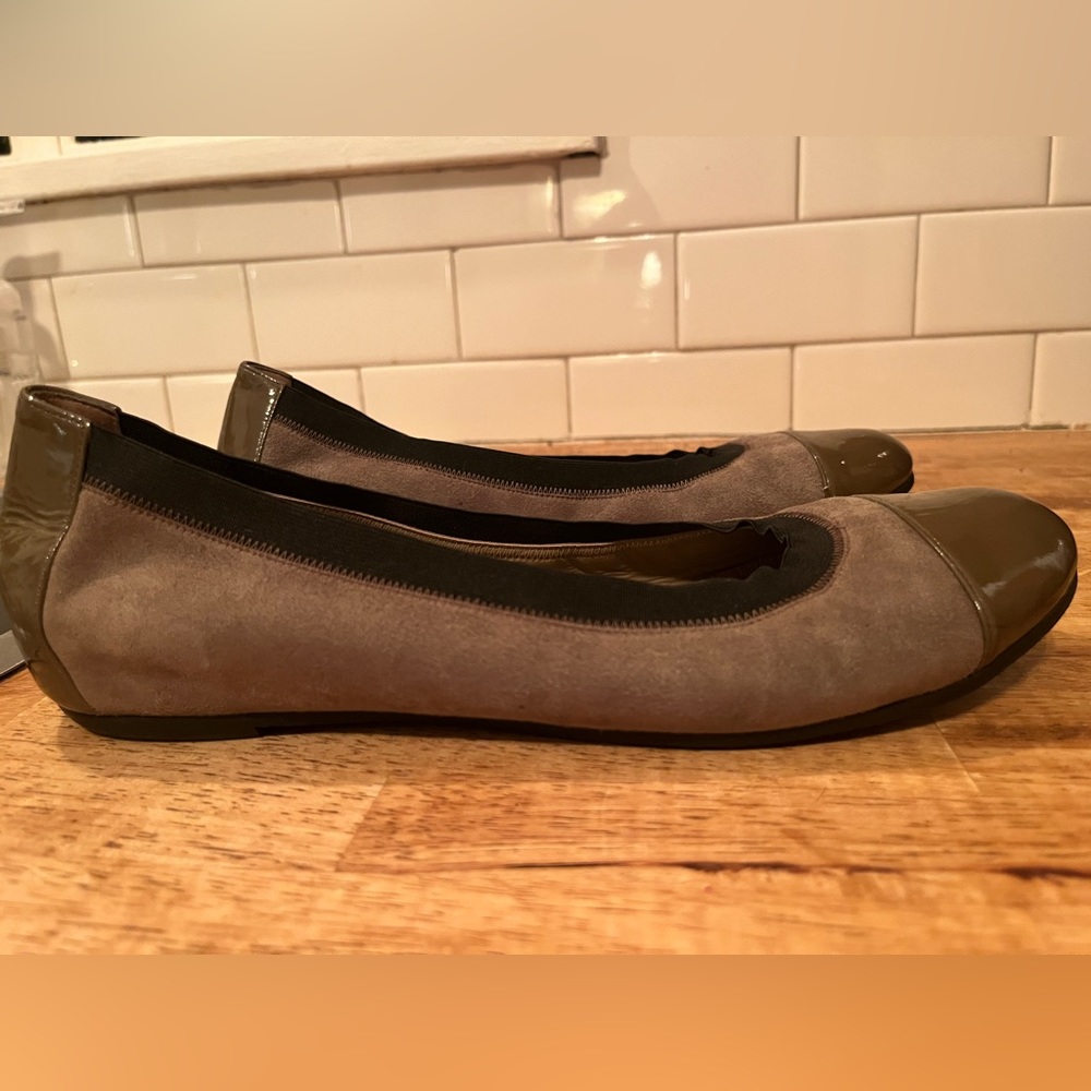 Womens NWOT Bruno Magli Gray Flats - Size 9